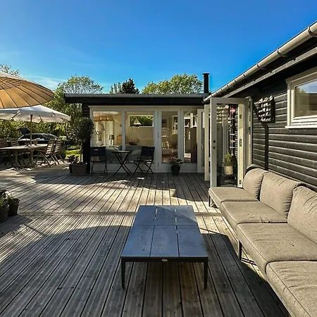 Peaceful Summer House Near Nature Casa de Férias