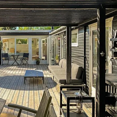 Peaceful Summer House Near Nature Casa de Férias