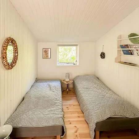 Peaceful Summer House Near Nature Casa de Férias Yderby