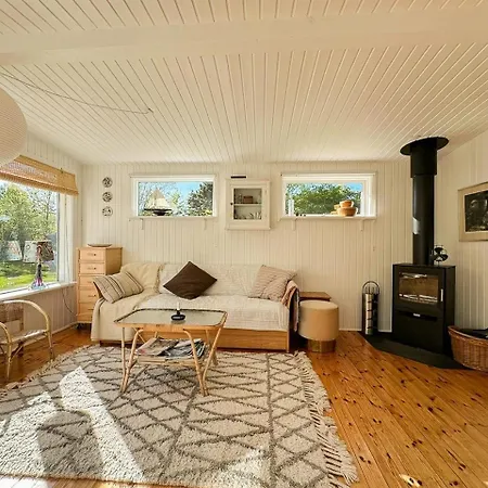 Peaceful Summer House Near Nature Casa de Férias Yderby