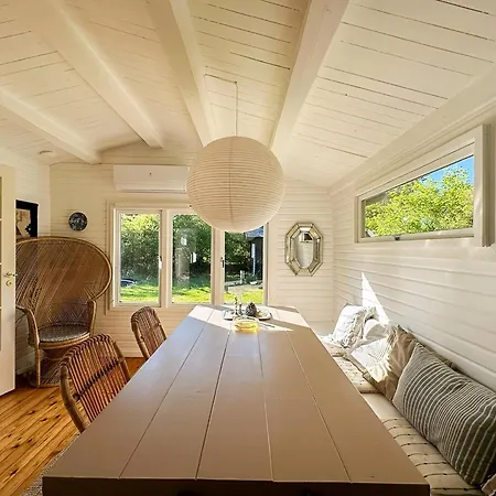 Peaceful Summer House Near Nature Feriehus