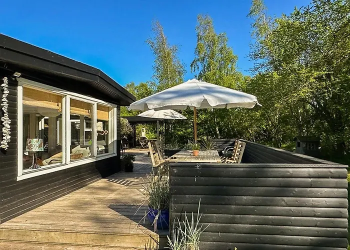 Peaceful Summer House Near Nature Дом отдыха Yderby