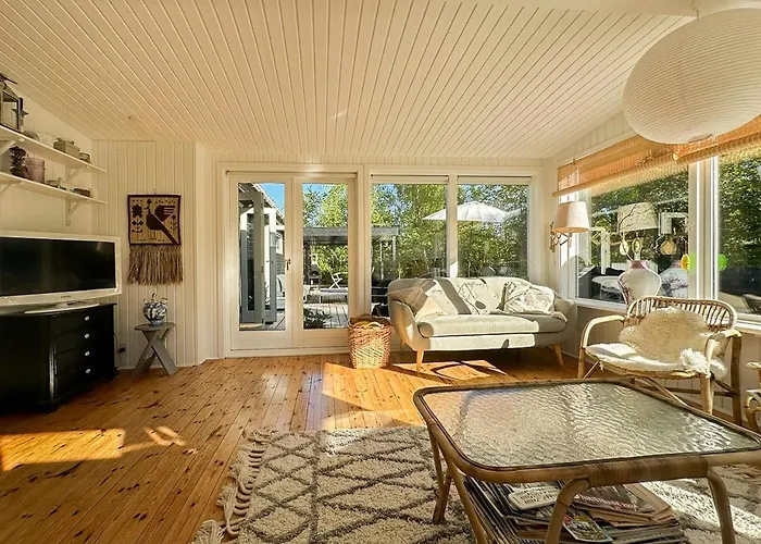 Дом отдыха Peaceful Summer House Near Nature Yderby
